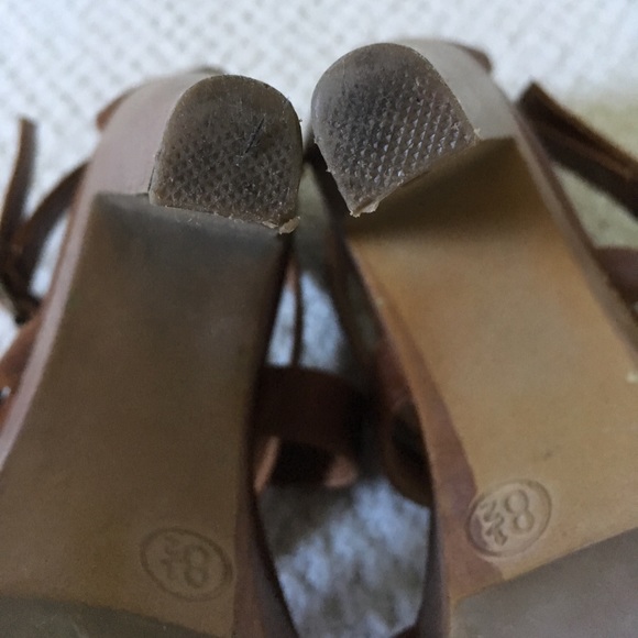 Brown cross strap heels - Picture 2 of 8